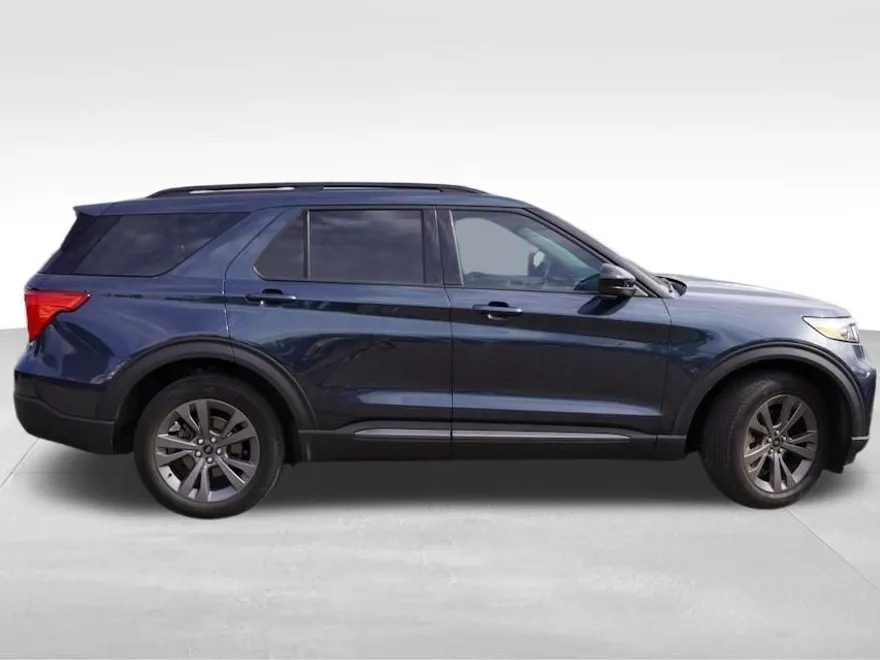 2022 Ford Explorer XLT Sport photo 1