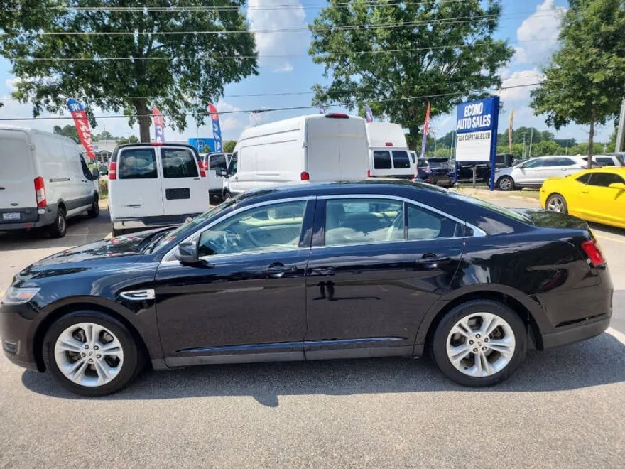 2016 Ford Taurus SEL photo 1