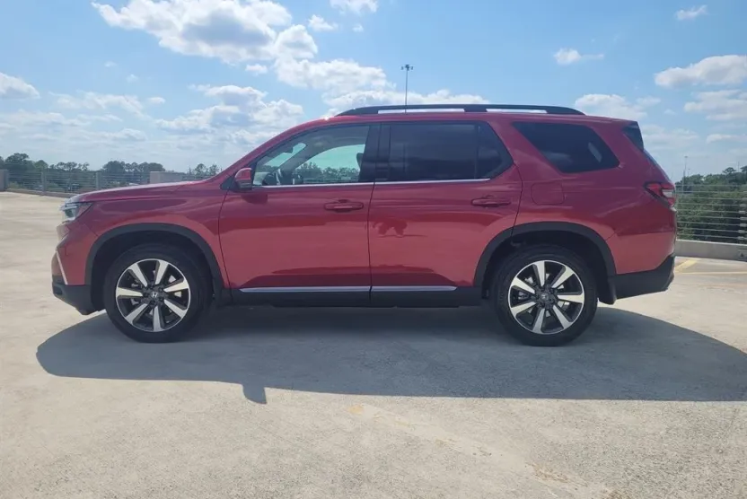 2025 Honda Pilot Touring photo 1