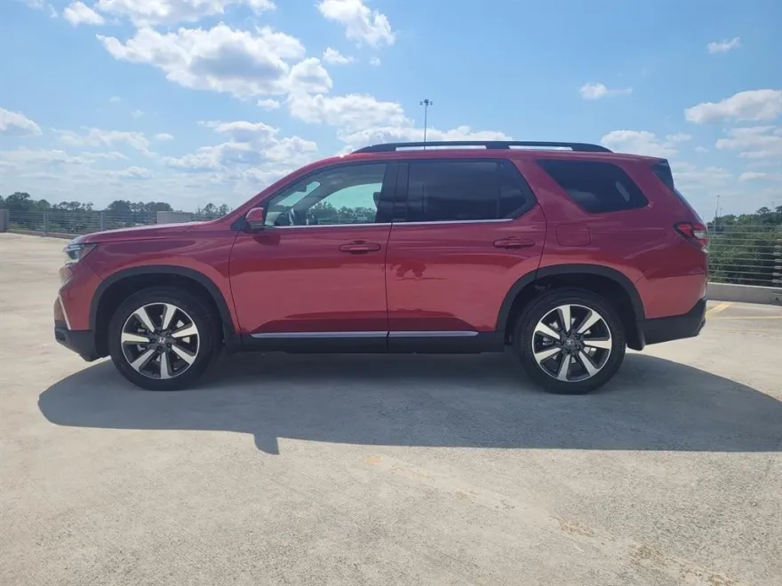 2025 Honda Pilot Touring photo 1