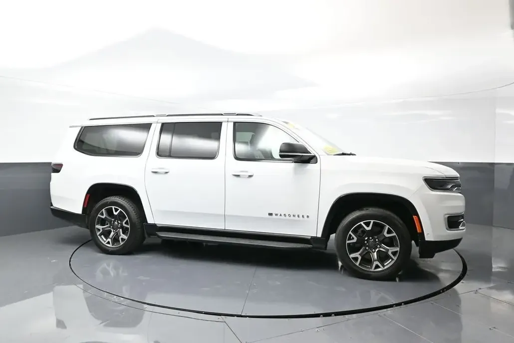 2024 Jeep Wagoneer L Series III photo 1