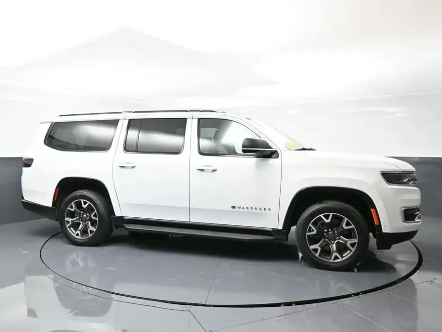 2024 Jeep Wagoneer L Series III photo 1