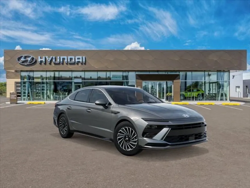 2025 Hyundai Sonata Hybrid SEL photo 2