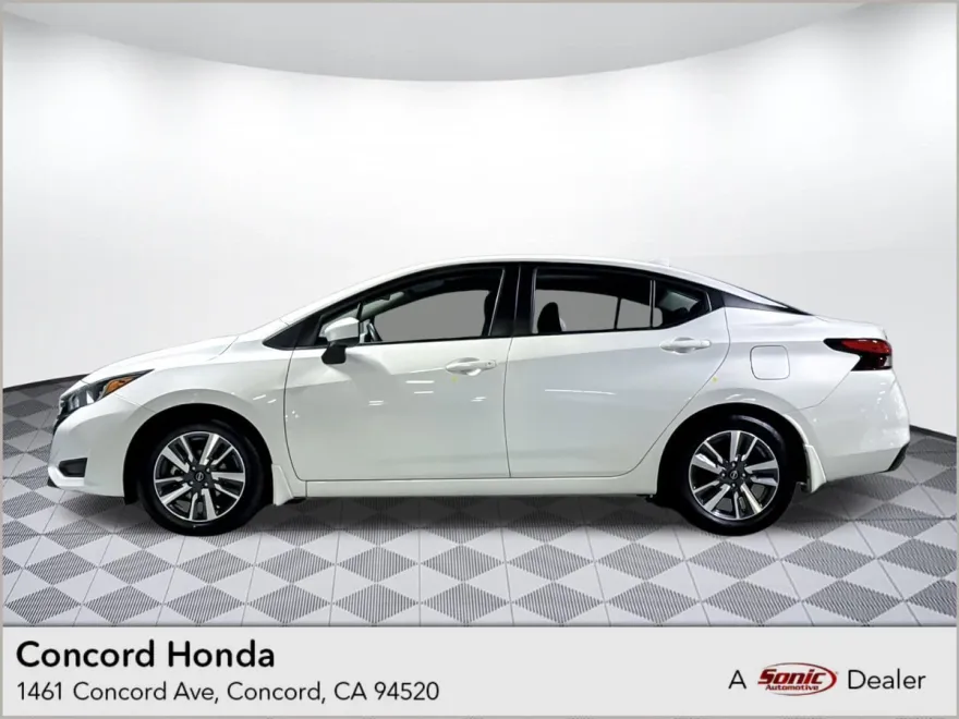 2023 Nissan Versa 1.6 SV photo 1