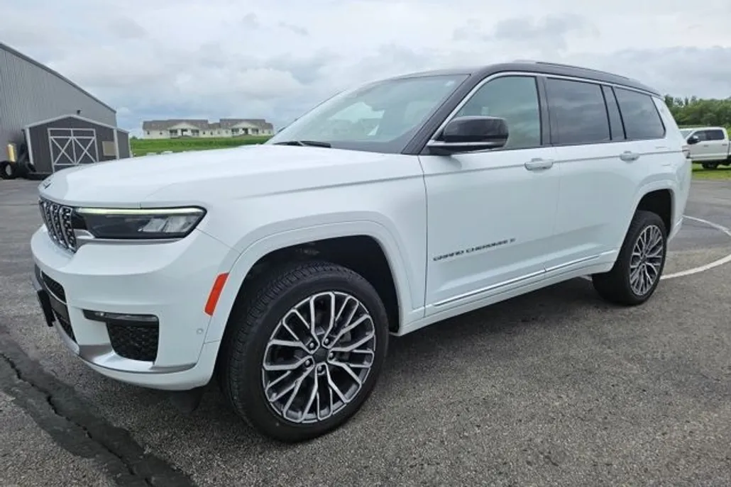 2021 Jeep Cherokee L Summit photo 1