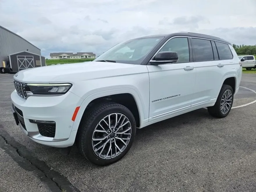 2021 Jeep Cherokee L Summit photo 1
