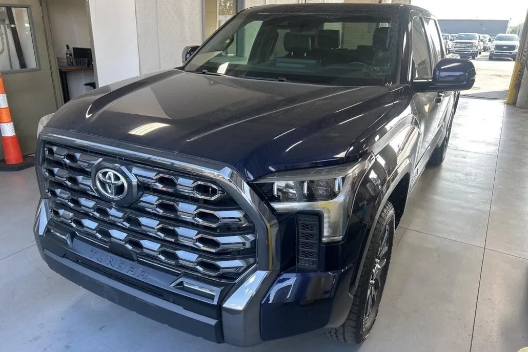 2022 Toyota Tundra Platinum photo 1