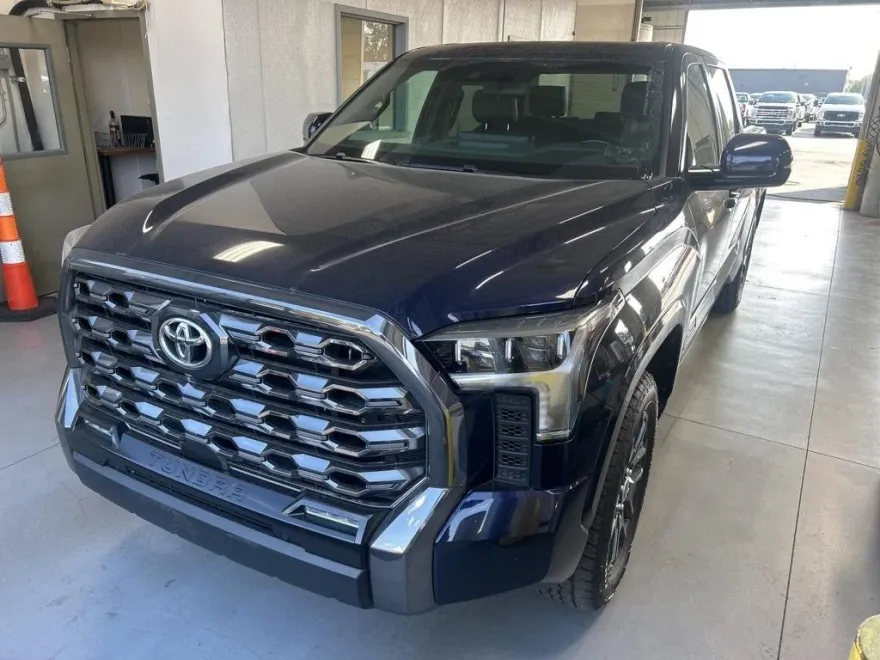 2022 Toyota Tundra Platinum photo 1