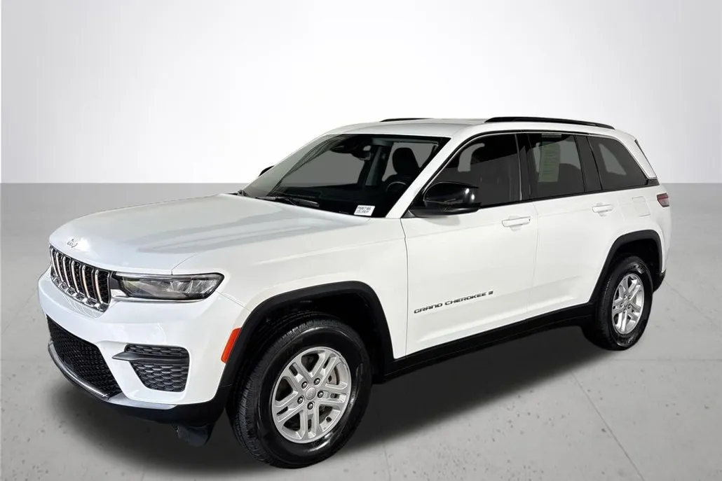 2023 Jeep Grand Cherokee Laredo photo 1