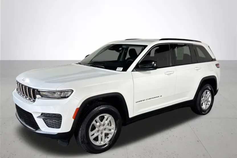 2023 Jeep Grand Cherokee Laredo photo 1