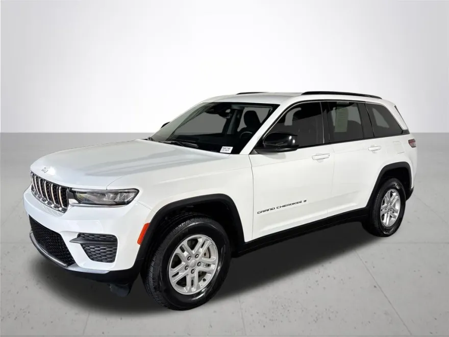 2023 Jeep Grand Cherokee Laredo photo 1