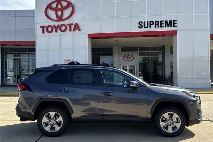 2025 Toyota RAV4 XLE photo 1