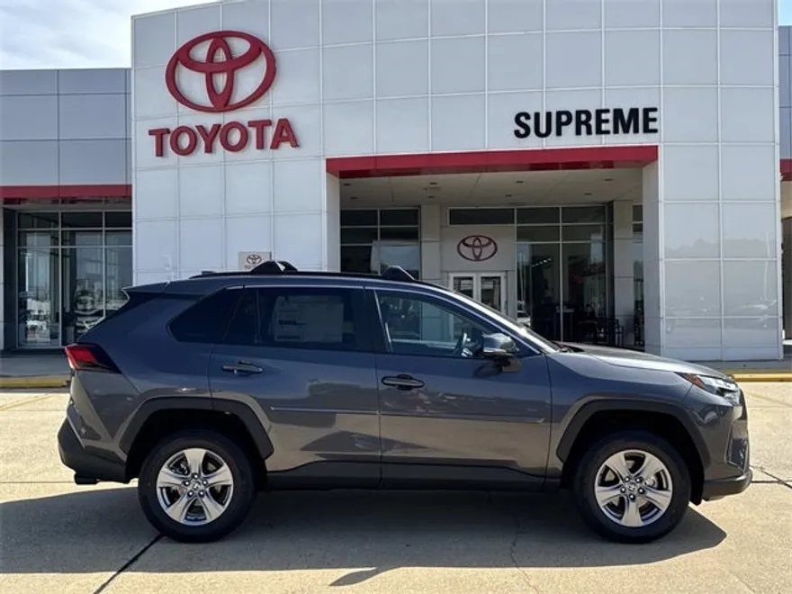 2025 Toyota RAV4 XLE photo 1