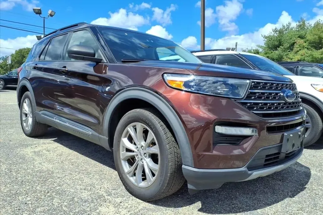 2020 Ford Explorer XLT photo 1