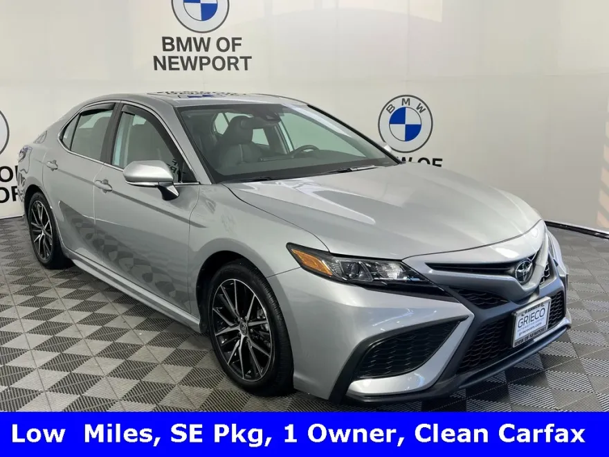 2024 Toyota Camry SE photo 1