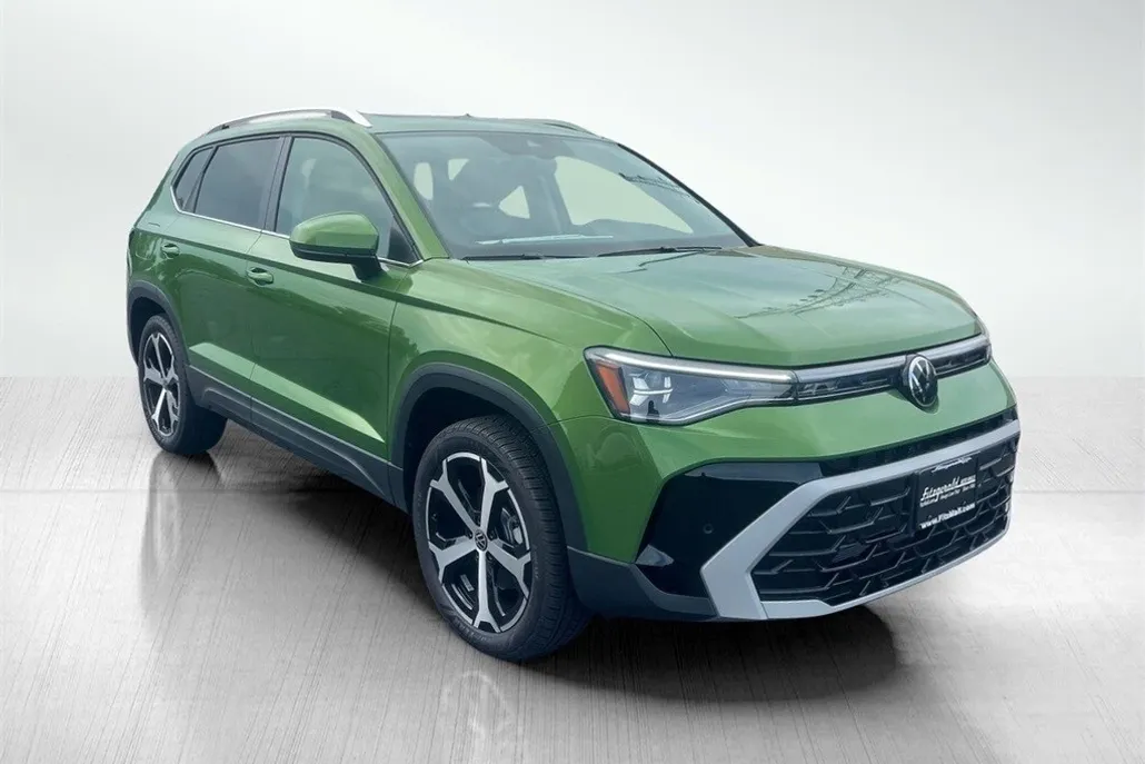 2025 Volkswagen Taos SEL photo 1