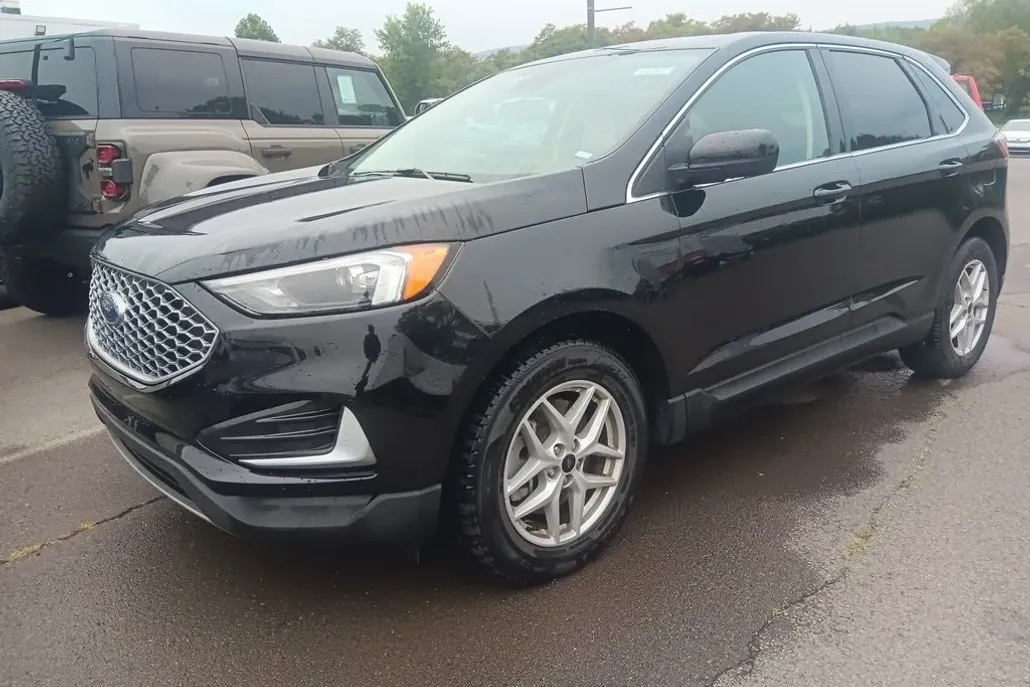 2023 Ford Edge SEL photo 1
