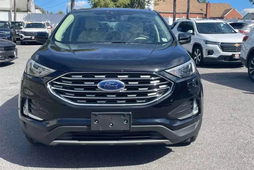 2022 Ford Edge SEL photo 1