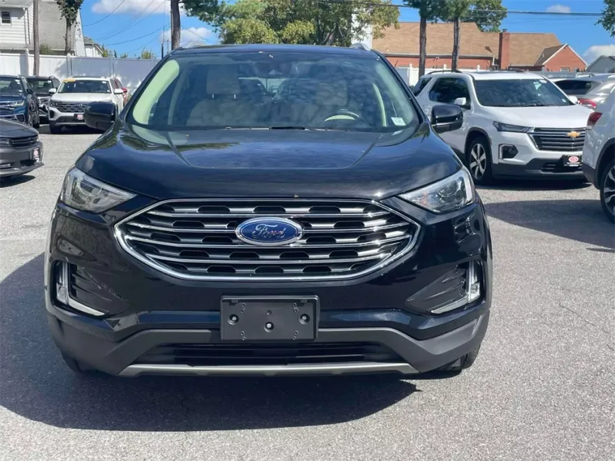 2022 Ford Edge SEL photo 1