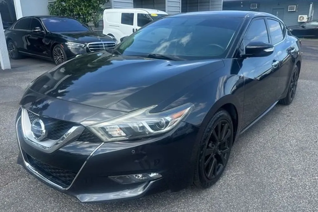 2016 Nissan Maxima SV photo 1