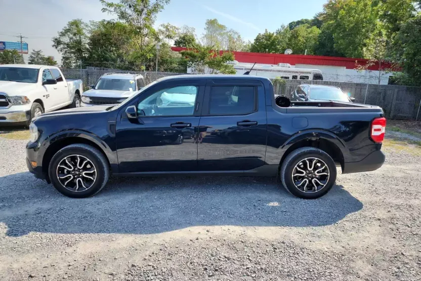 2022 Ford Maverick Lariat photo 1