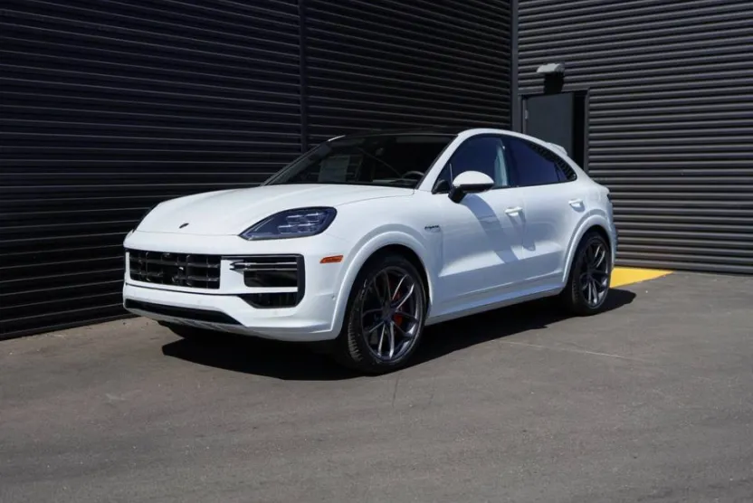 2025 Porsche Cayenne Turbo E-Hybrid Coupe photo 1