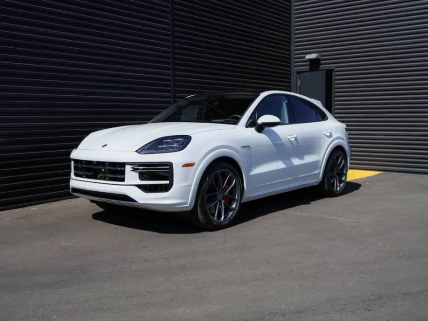 2025 Porsche Cayenne Turbo E-Hybrid Coupe photo 1