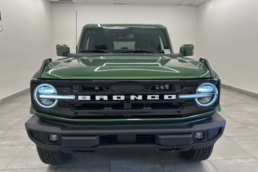 2025 Ford Bronco Outer Banks photo 1