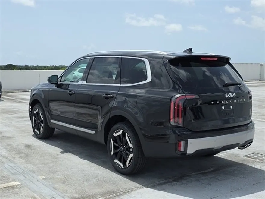 2025 Kia Telluride EX photo 3
