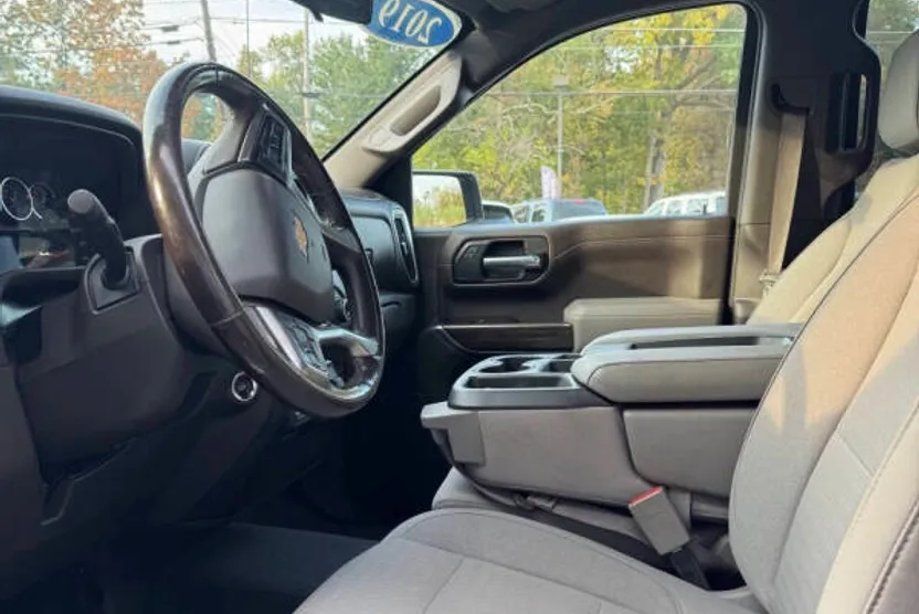 2019 Chevrolet Silverado 1500 LT photo 1