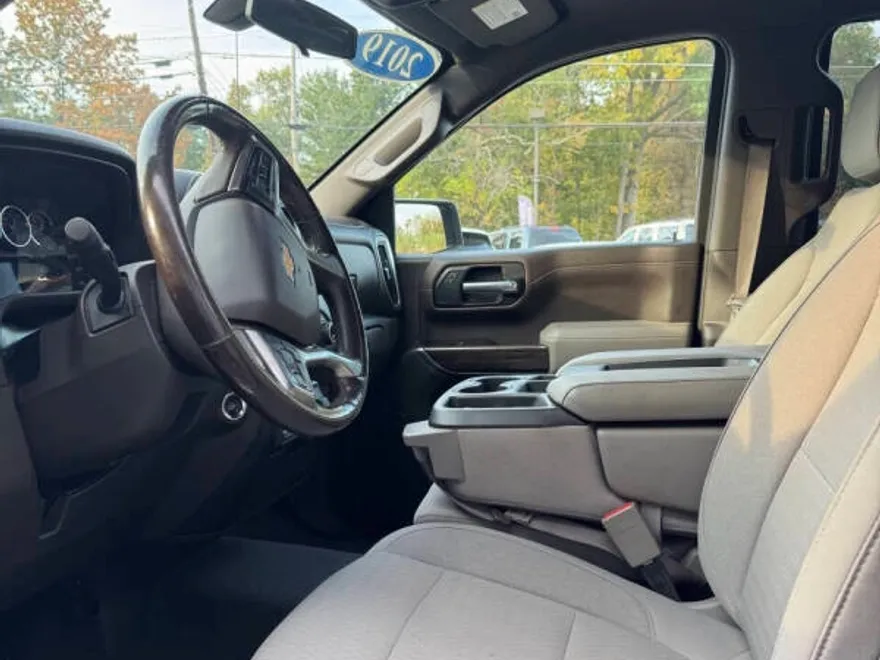 2019 Chevrolet Silverado 1500 LT photo 1