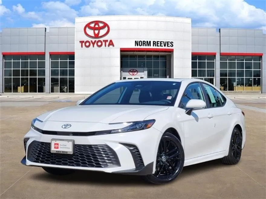 2025 Toyota Camry SE photo 1