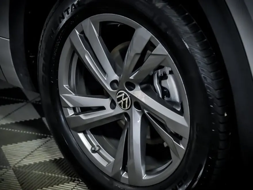 2024 Volkswagen Atlas Cross Sport SEL R-Line photo 1