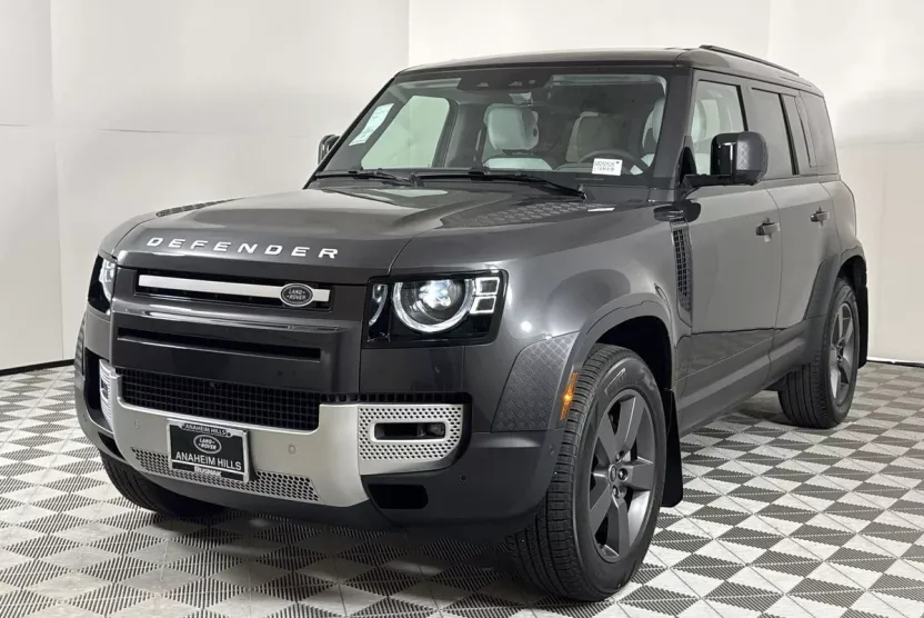 2025 Land Rover Defender 110 S photo 1