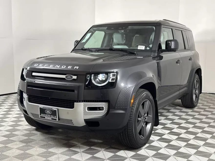 2025 Land Rover Defender 110 S photo 1
