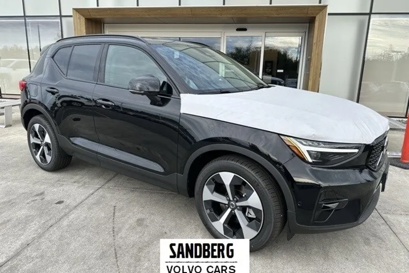 2025 Volvo XC40 Plus photo 1