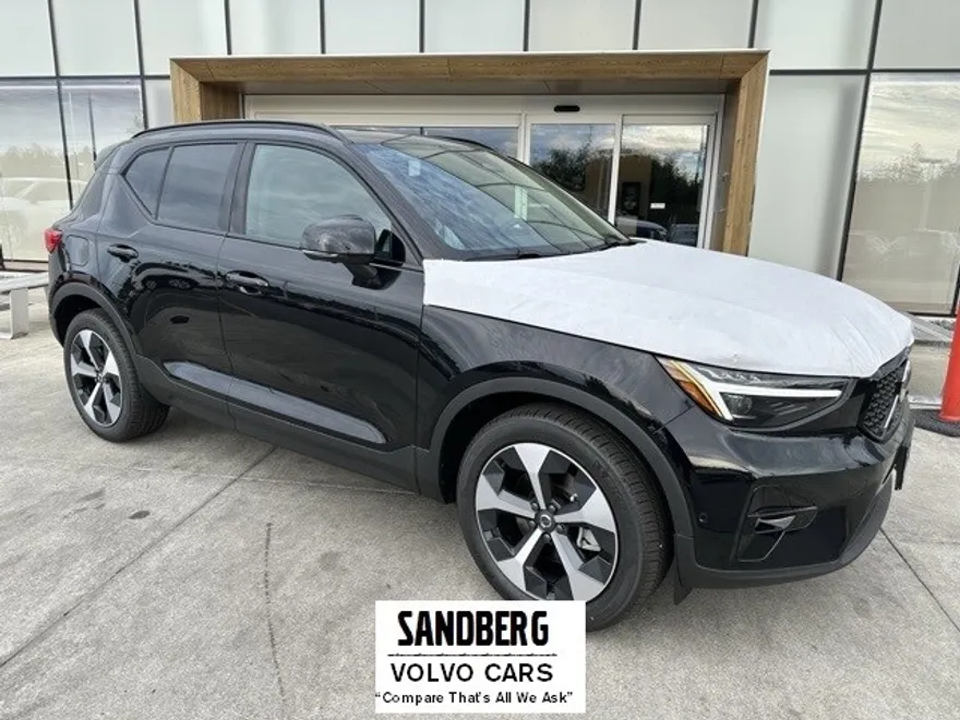 2025 Volvo XC40 Plus photo 1