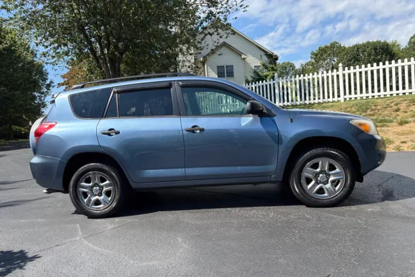 2006 Toyota RAV4 photo 1