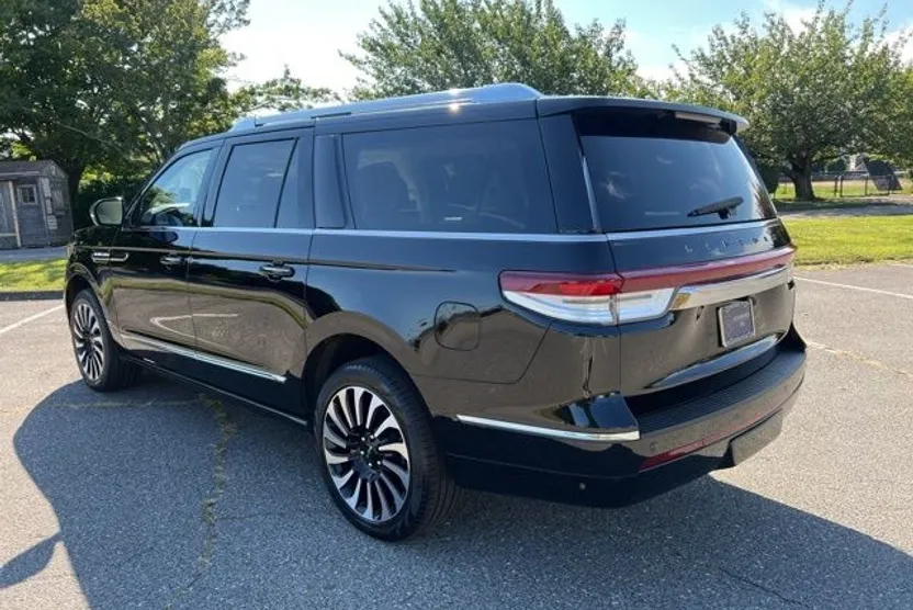 2024 Lincoln Navigator Black Label photo 1