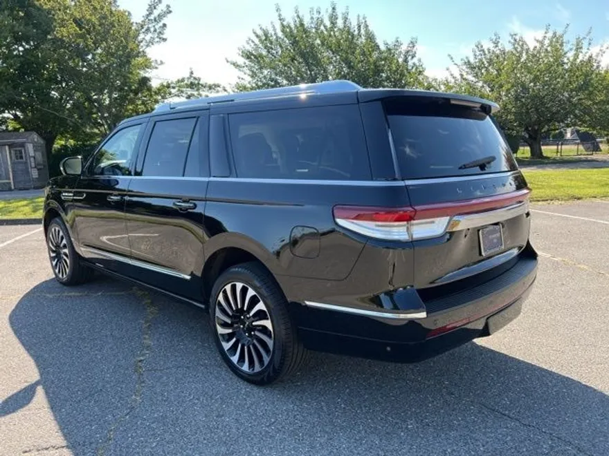 2024 Lincoln Navigator Black Label photo 1
