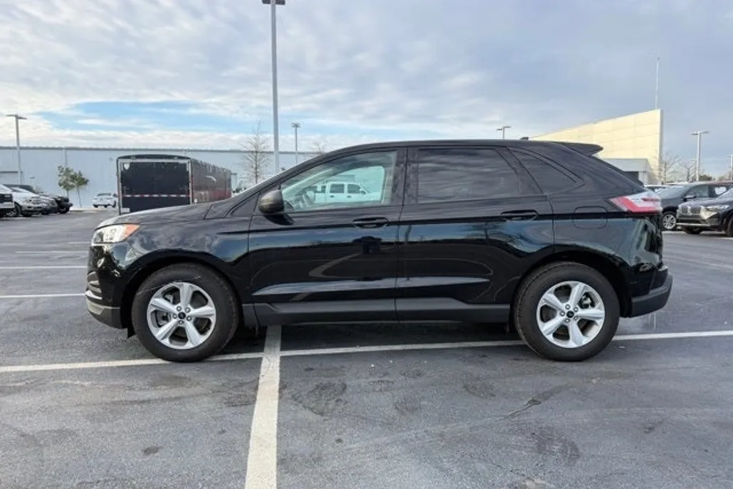 2024 Ford Edge SE photo 1