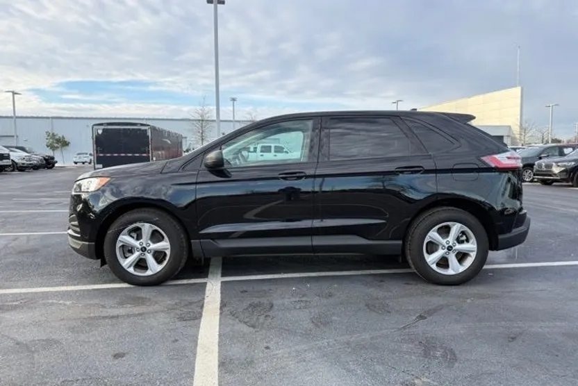 2024 Ford Edge SE photo 1