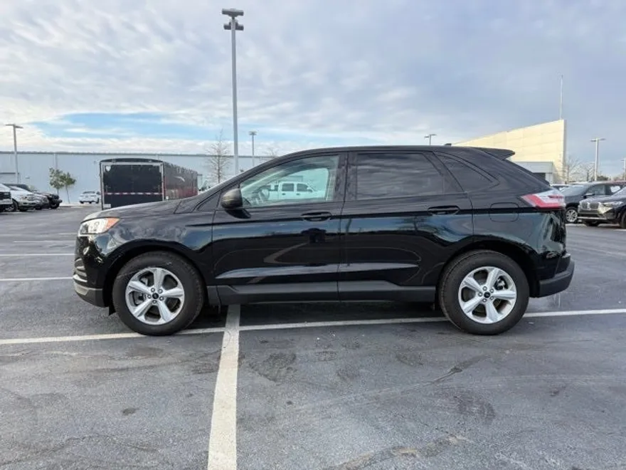 2024 Ford Edge SE photo 1