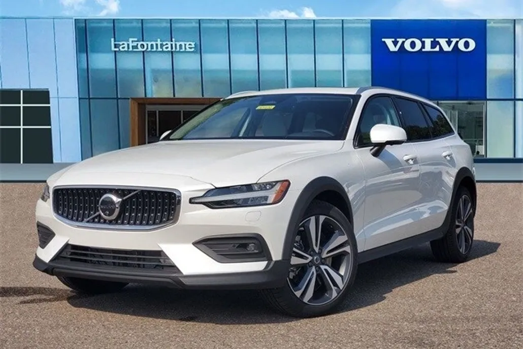 2026 Volvo V60 Cross Country B5 Plus photo 1