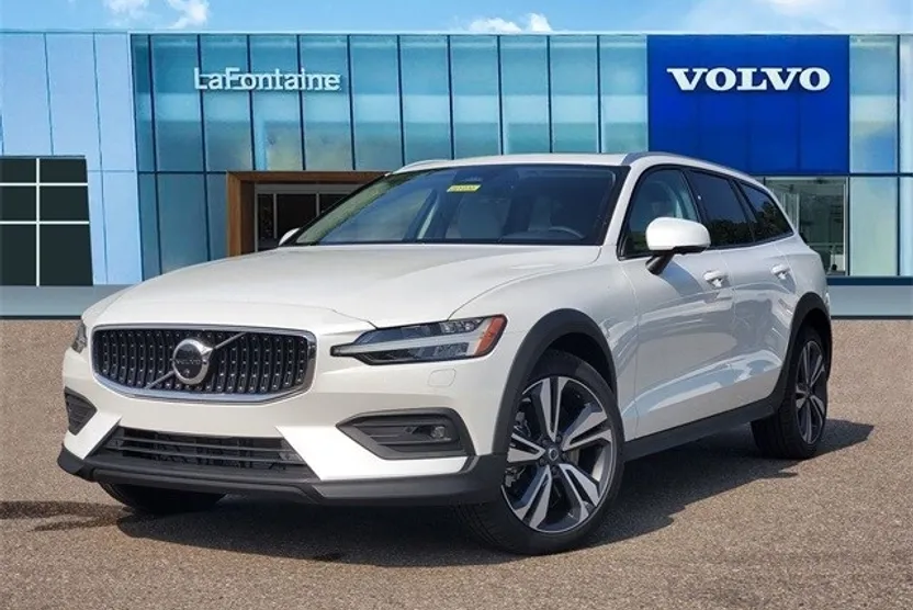 2026 Volvo V60 Cross Country B5 Plus photo 1