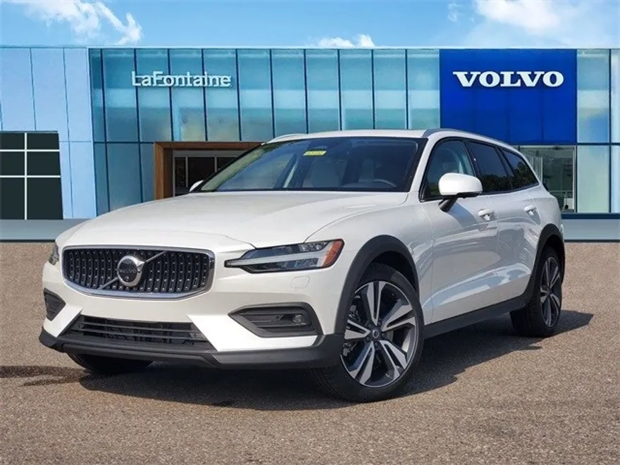 2026 Volvo V60 Cross Country B5 Plus photo 1