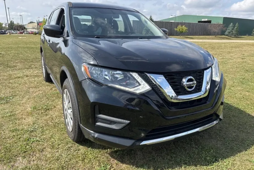 2017 Nissan Rogue S photo 1
