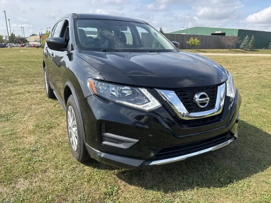 2017 Nissan Rogue S photo 1