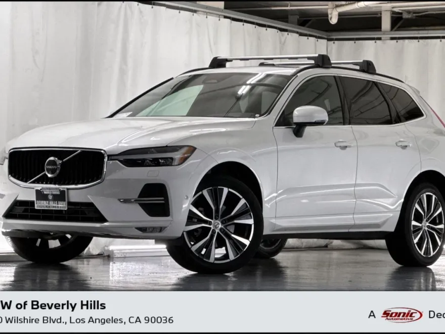 2022 Volvo XC60 Momentum photo 1