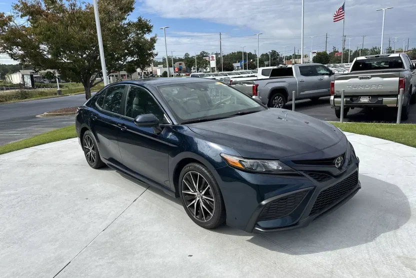 2021 Toyota Camry SE photo 1